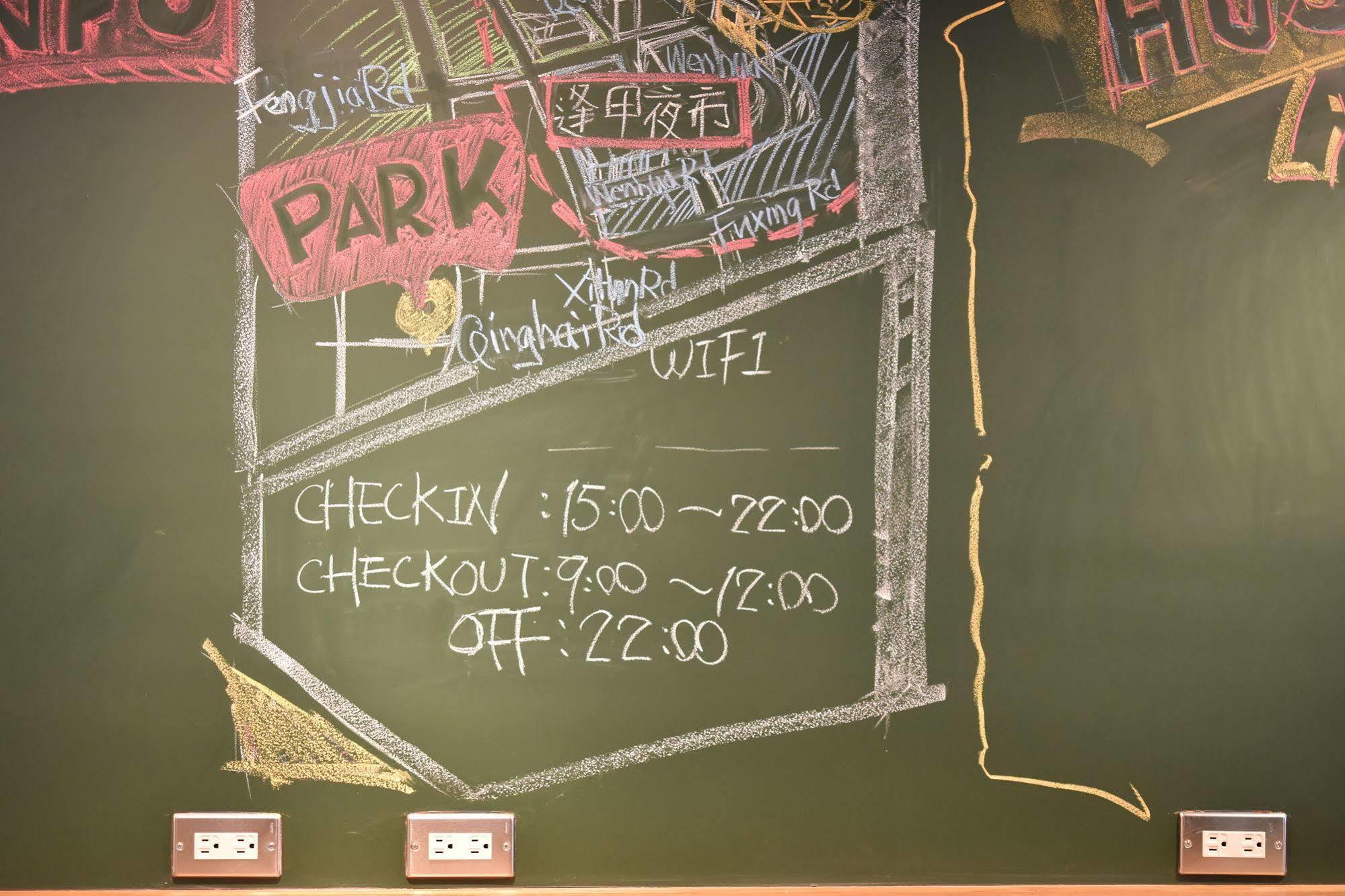 Partyo Hostel Đài Trung Ngoại thất bức ảnh